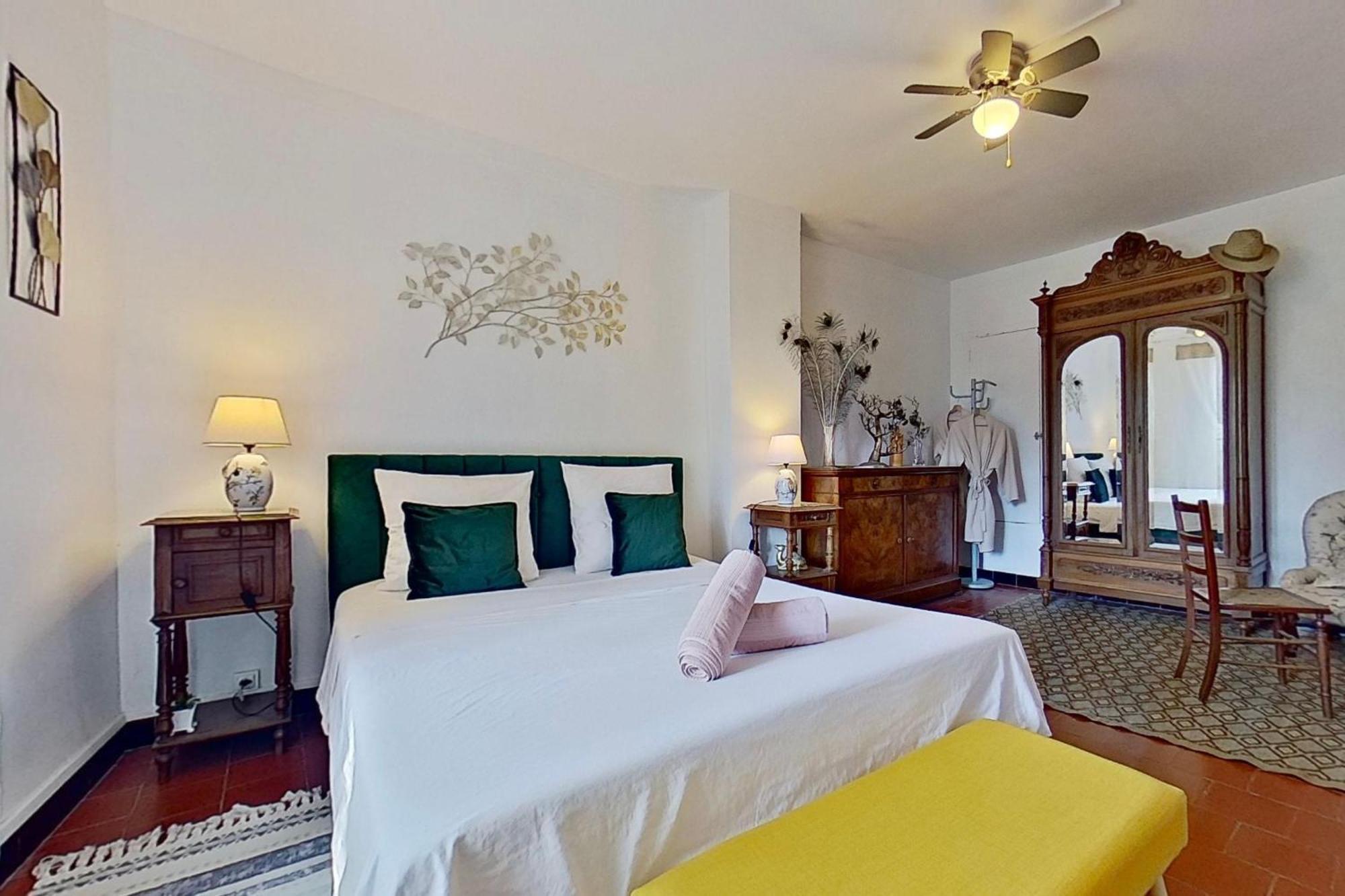 Bed and Breakfast Les 2 Droles D'Oiseaux Luc-sur-Orbieu Екстер'єр фото